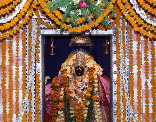 माँ शारदा का एकमात्र मंदिर जहाँ रात मे रुकना मना “’मैहर देवी माता’