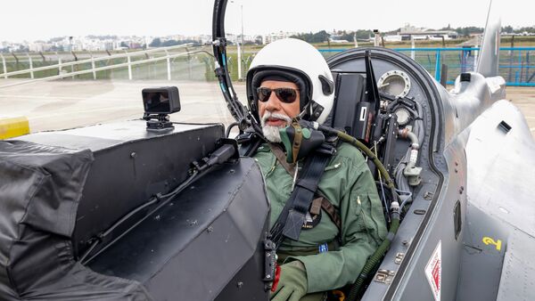 PM Modi ने बेंगलुरु में Tejas लड़ाकू विमान में भरी उड़ान |